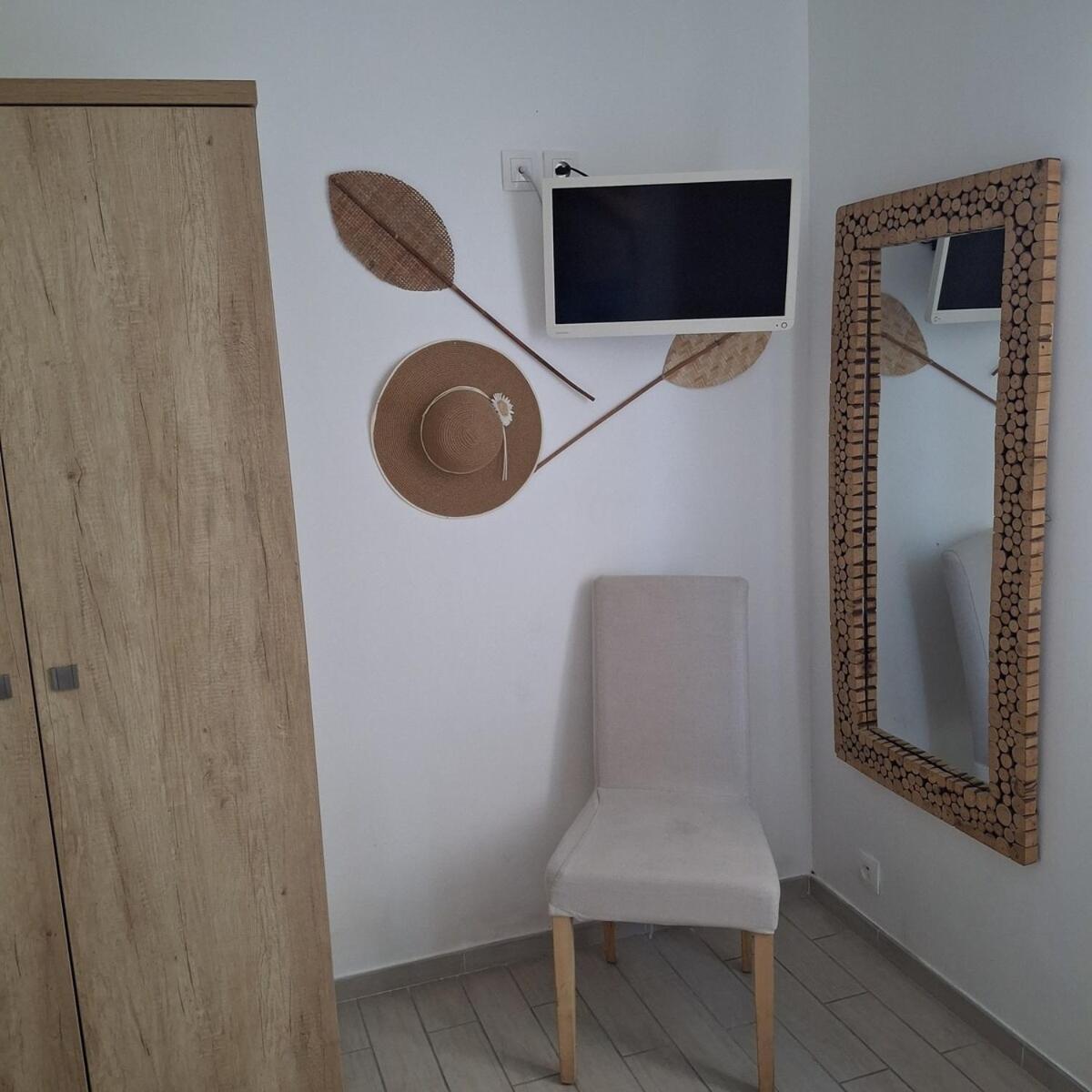 Mistral Appartements Port-Saint-Louis-du-Rhone Bagian luar foto