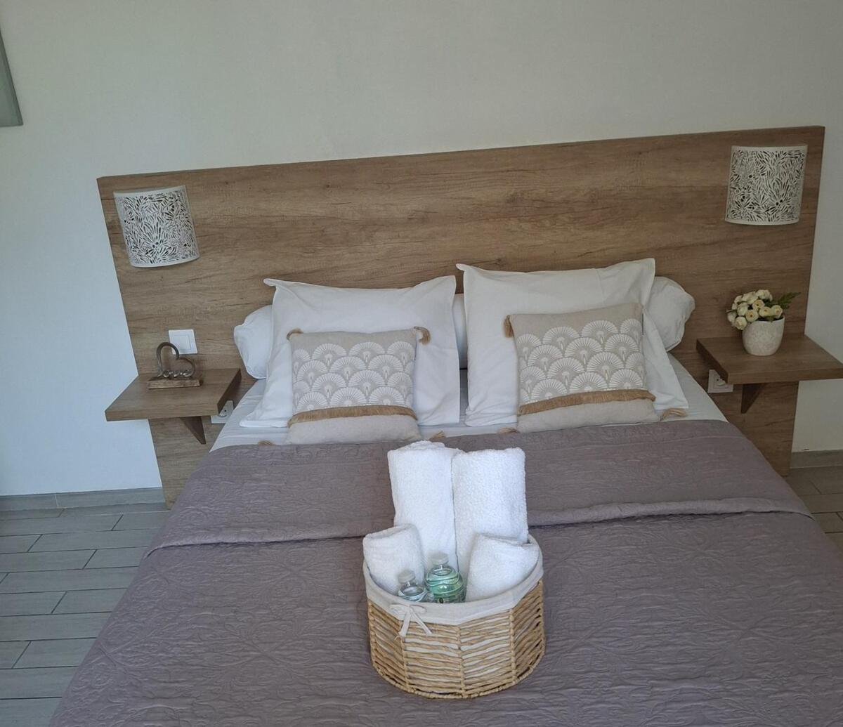 Mistral Appartements Port-Saint-Louis-du-Rhone Bagian luar foto