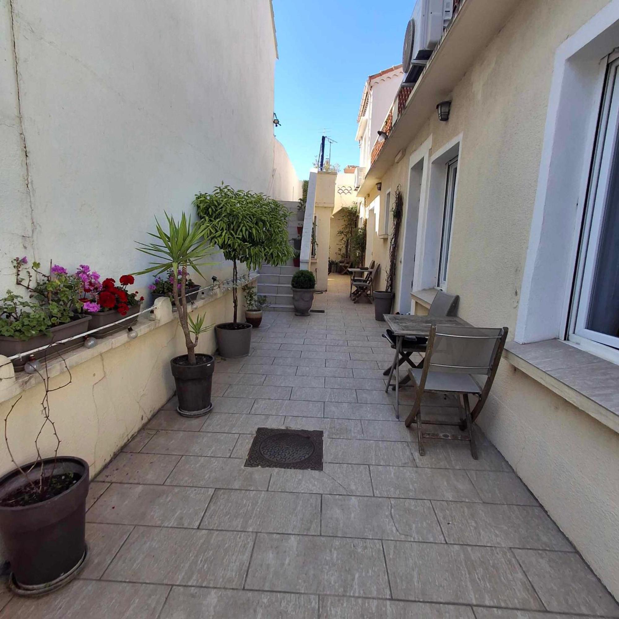 Mistral Appartements Port-Saint-Louis-du-Rhone Ruang foto